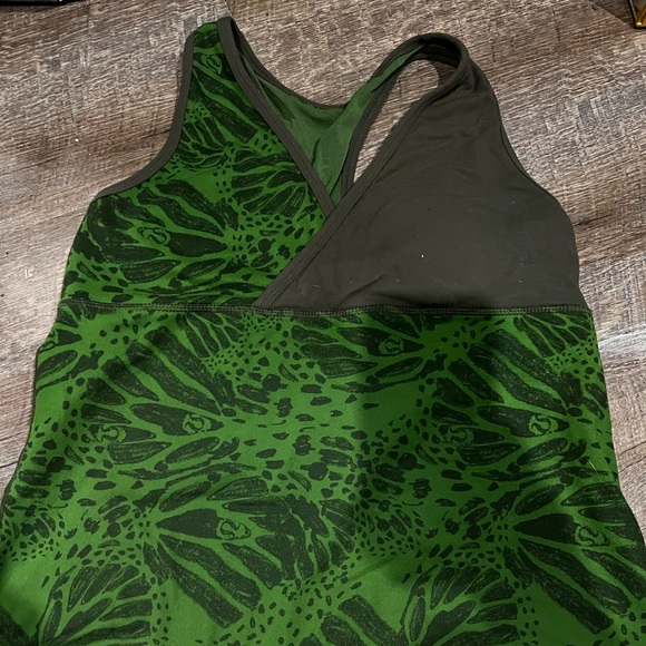Lululemon green built in bra tank - Picture 1 of 3
